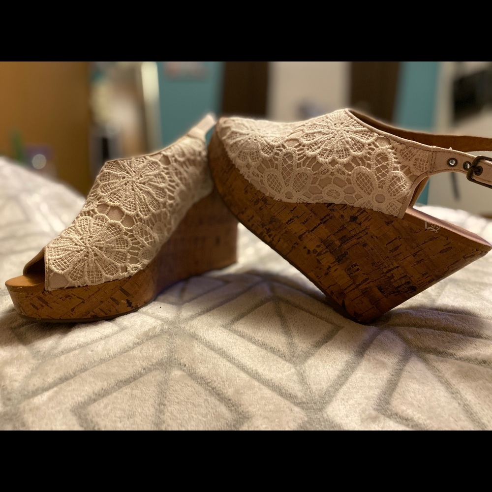 Women’s size 10 wedges